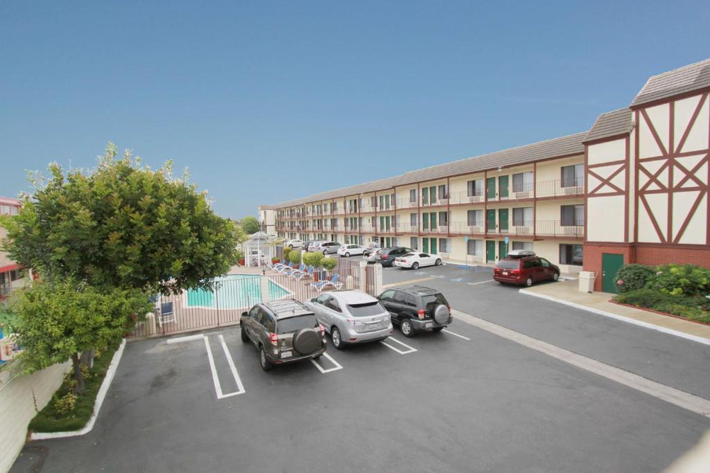 Best Western Surf City - image 3