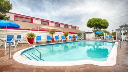 Best Western Surf City - image 9