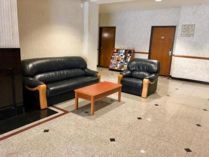 Huntington Beach Inn - image 10