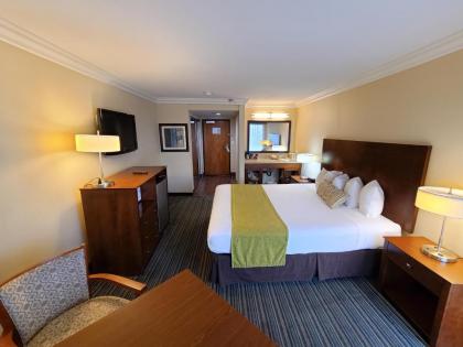 Huntington Beach Inn - image 15