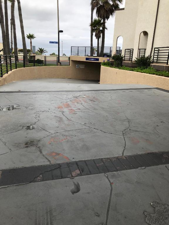 Huntington Beach Inn - image 5