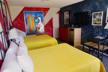 Huntington Surf Inn - image 10