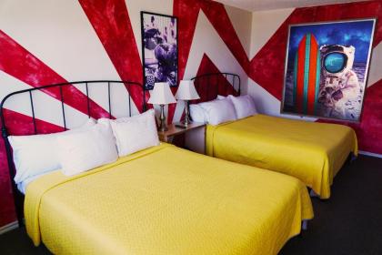 Huntington Surf Inn - image 11