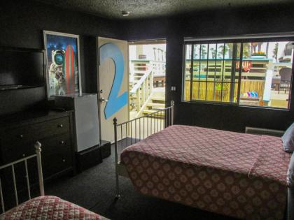 Huntington Surf Inn - image 14