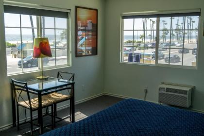 Huntington Surf Inn - image 3