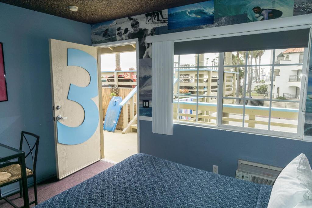 Huntington Surf Inn - image 6