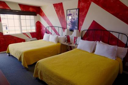 Huntington Surf Inn - image 9