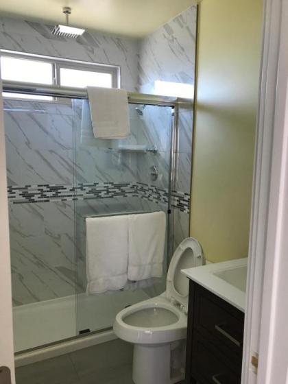 777 Motor Inn - image 12
