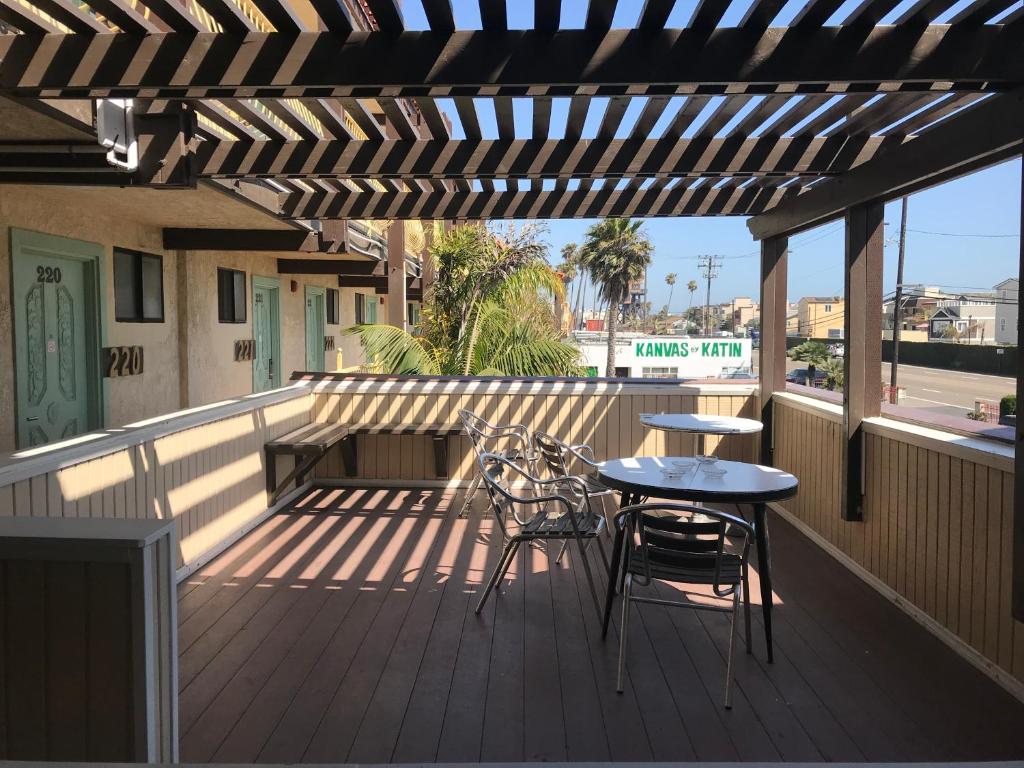 777 Motor Inn - image 4