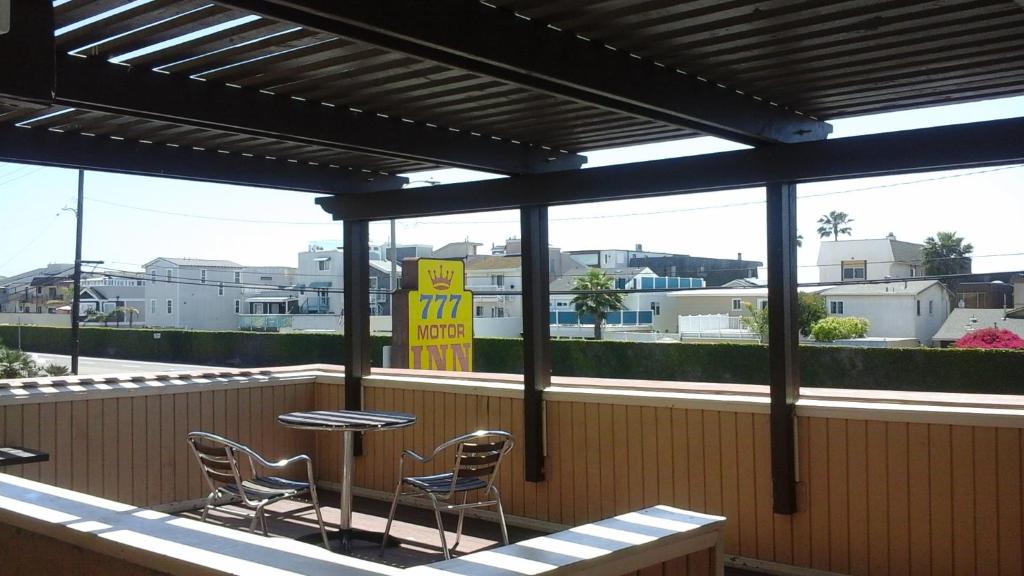 777 Motor Inn - image 7
