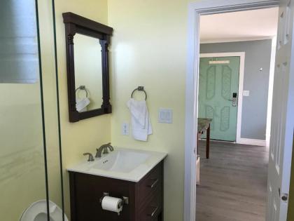 777 Motor Inn - image 8