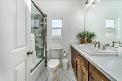 6 THE WHITE HOUSE - image 10