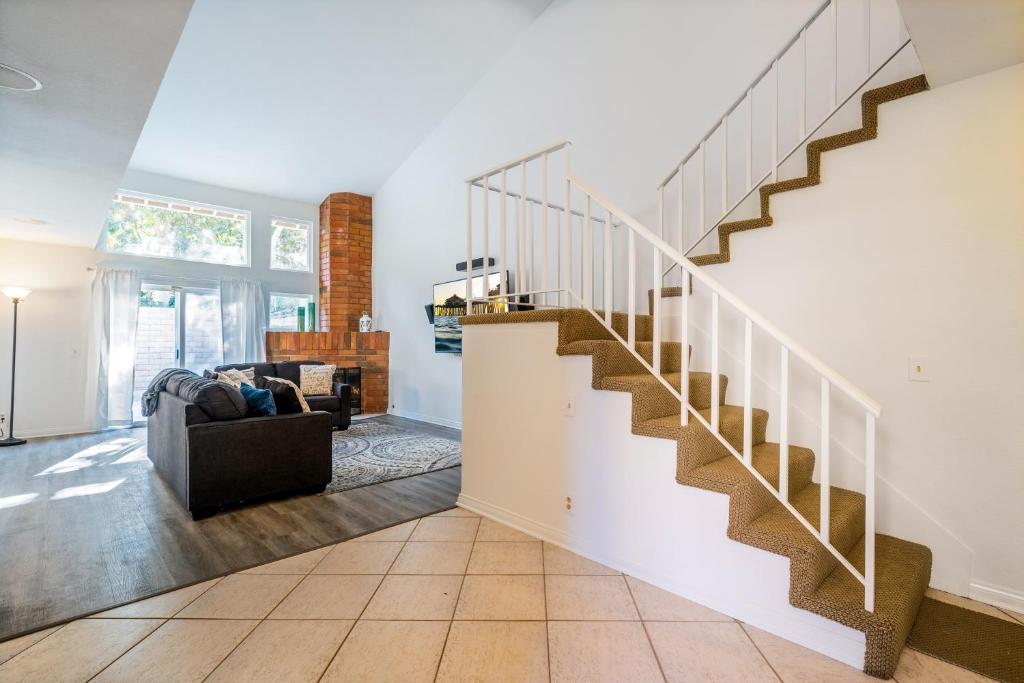 Gated community private home steps to the beach shops and restaurants - main image