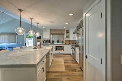 Huntington Beach Bungalow with Updated Interior - image 12