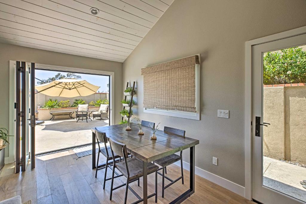 Huntington Beach Bungalow with Updated Interior - image 3