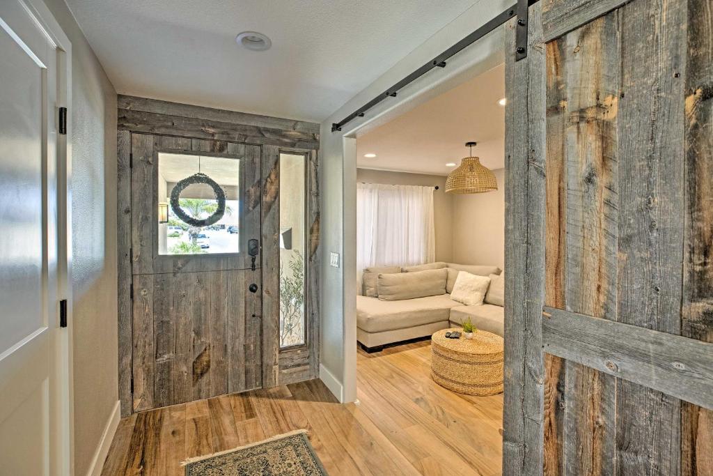 Huntington Beach Bungalow with Updated Interior - image 4