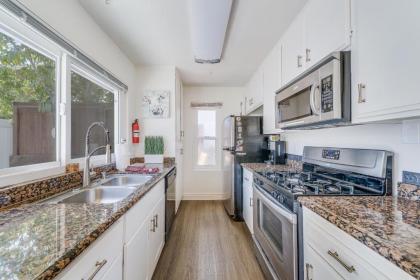unit 3 Newly remodeled great location - image 8