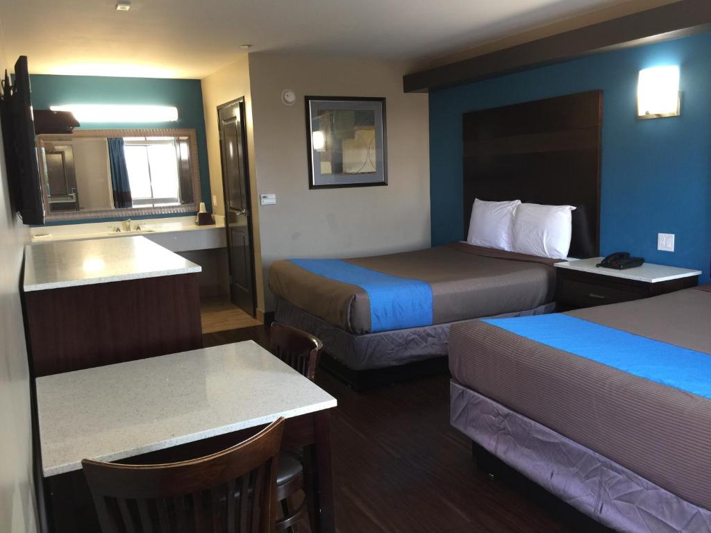 Crystal Palace Inn - main image