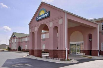 Days Inn & Suites by Wyndham Huntsville