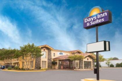 Days Inn  Suites by Wyndham Huntsville Spacecenter