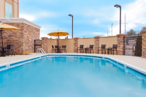 Holiday Inn Express Hotel & Suites Huntsville West - Research Park an IHG Hotel - image 2