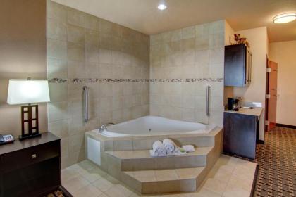 Holiday Inn Express Hotel & Suites Huntsville an IHG Hotel - image 2