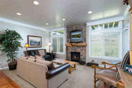 3 Bedroom Huntsville Utah Lodging Option - Sleeps 12 People LS 23 - main image