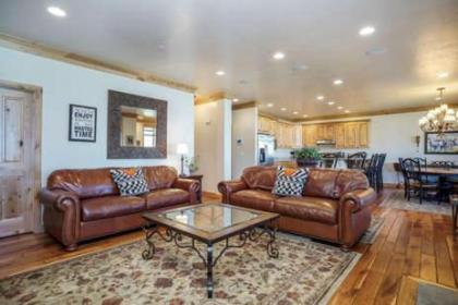 Lakefront Huntsville Utah Lodging Option - 3 Bedroom Sleeps 10