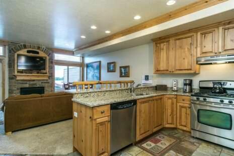 2 Bedroom Snowbasin Vacation Rental - Huntsville Utah Lodging Options - image 4