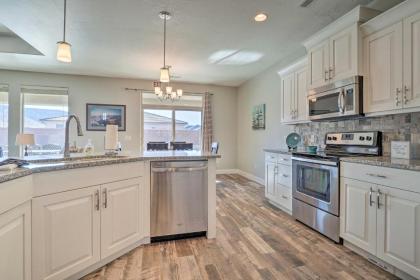 Dixie Springs Hurricane Home with Pickleball! - image 8