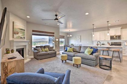 Newly Constructed Zion Village townhome with Hot tub Hurricane