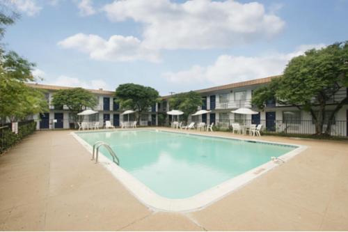 Americas Best Value Inn-Ft. Worth/Hurst - image 4