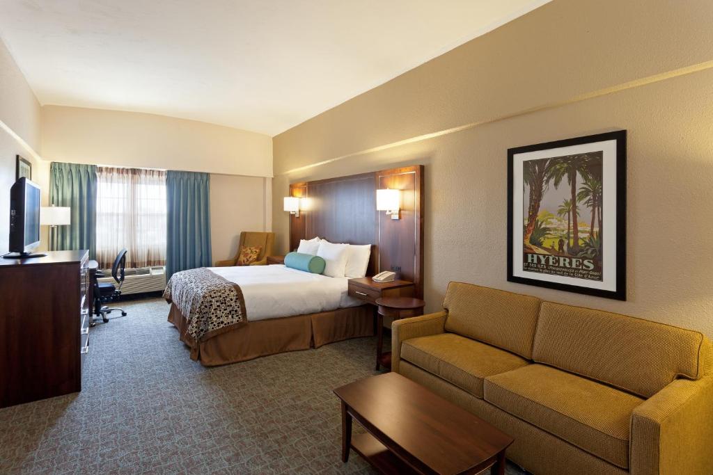 DoubleTree by Hilton Cape Cod - Hyannis - image 2