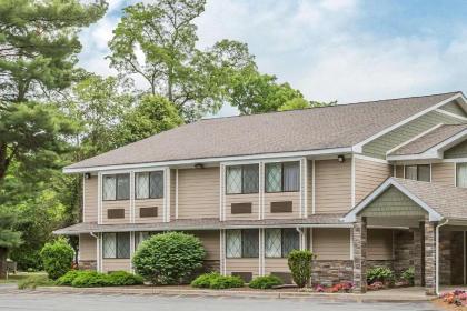 Quality Inn Hyde Park Poughkeepsie North - image 1