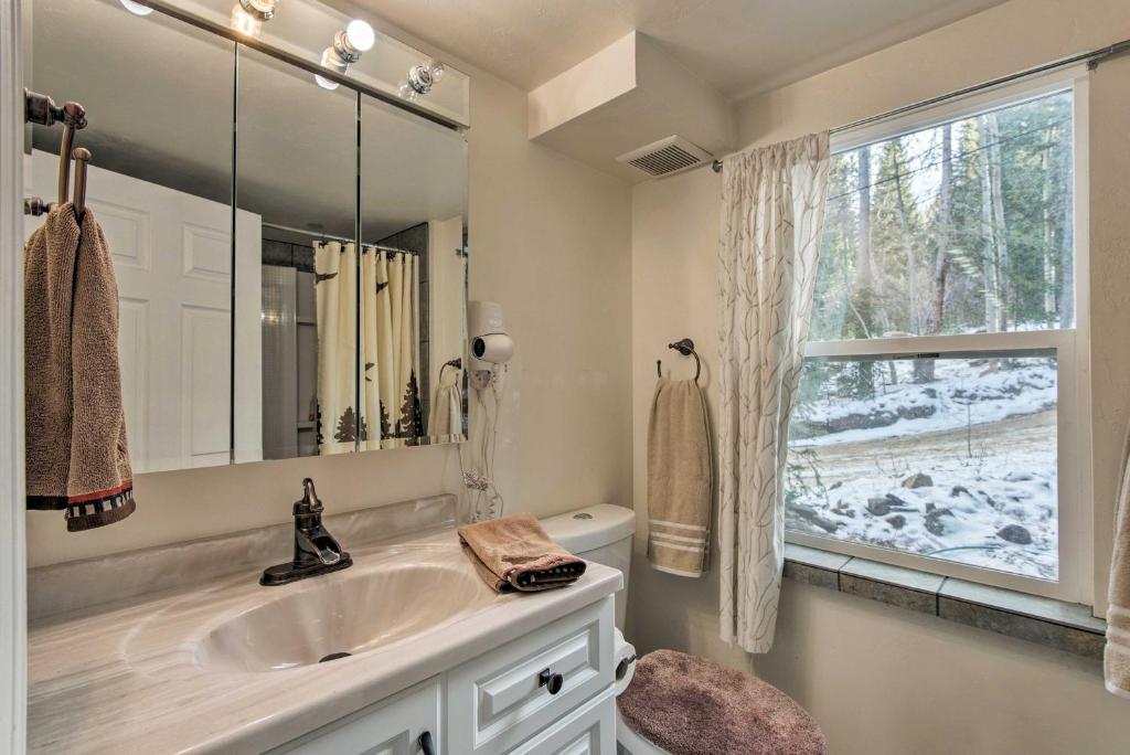 Idaho Springs Cabin with Hot Tub on half Acre! - image 7