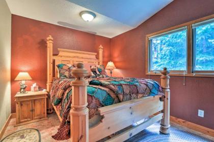 Mountain Cabin with Deck and Backyard on Mill Creek! - image 9