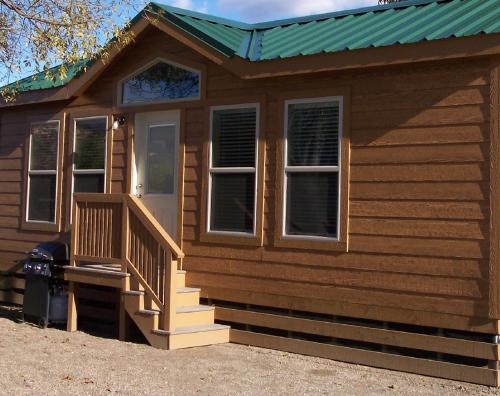 Idyllwild Camping Resort Cottage - image 2