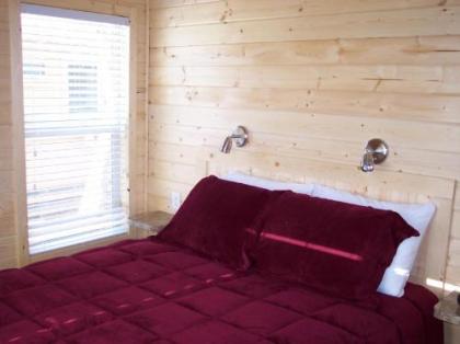 Idyllwild Camping Resort Cottage - image 5