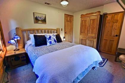 San Jacinto Lodge: Log Home w/ Hot Tub Views! - image 4