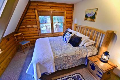 San Jacinto Lodge: Log Home w/ Hot Tub Views! - image 8