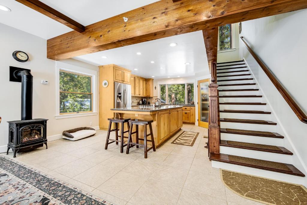 Cedar House - image 6