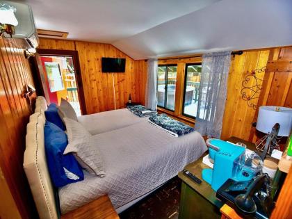 Peaceful Cabin - image 16
