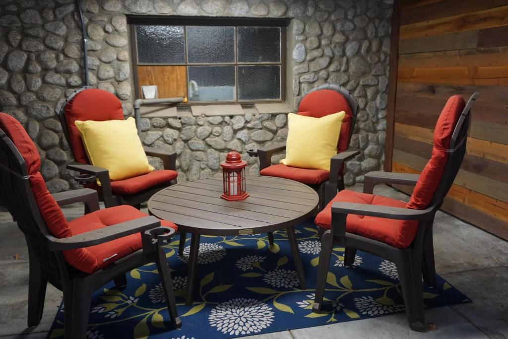 Peaceful Cabin - image 3