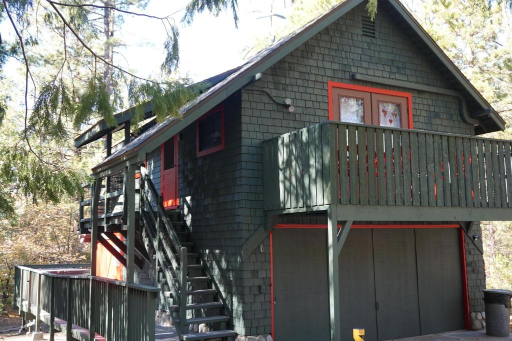 Peaceful Cabin - image 4