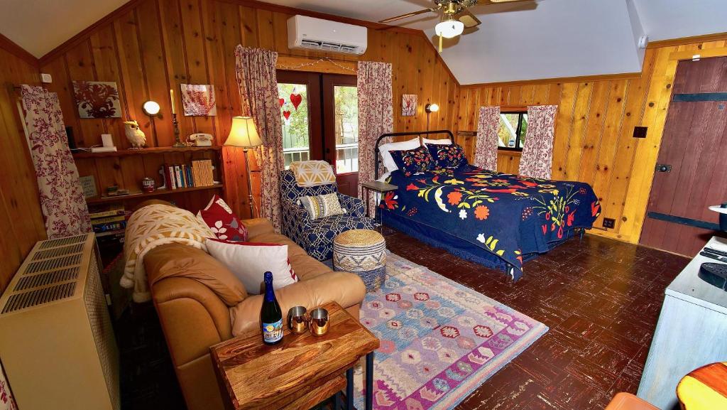 Peaceful Cabin - image 5