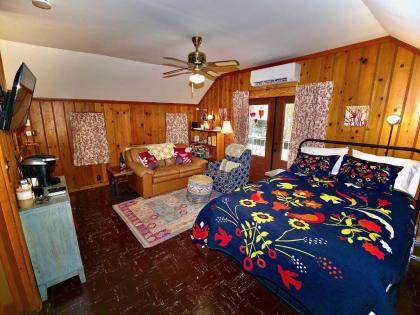 Peaceful Cabin - image 8