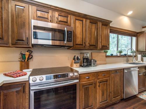 1000 Lakeshore Townhouse Unit 20 - image 3
