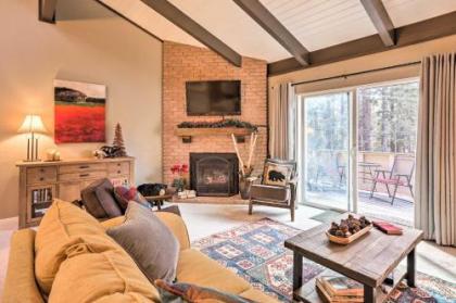 Condo with Deck about 1 mi to Lake tahoe and Diamond Peak Incline Village