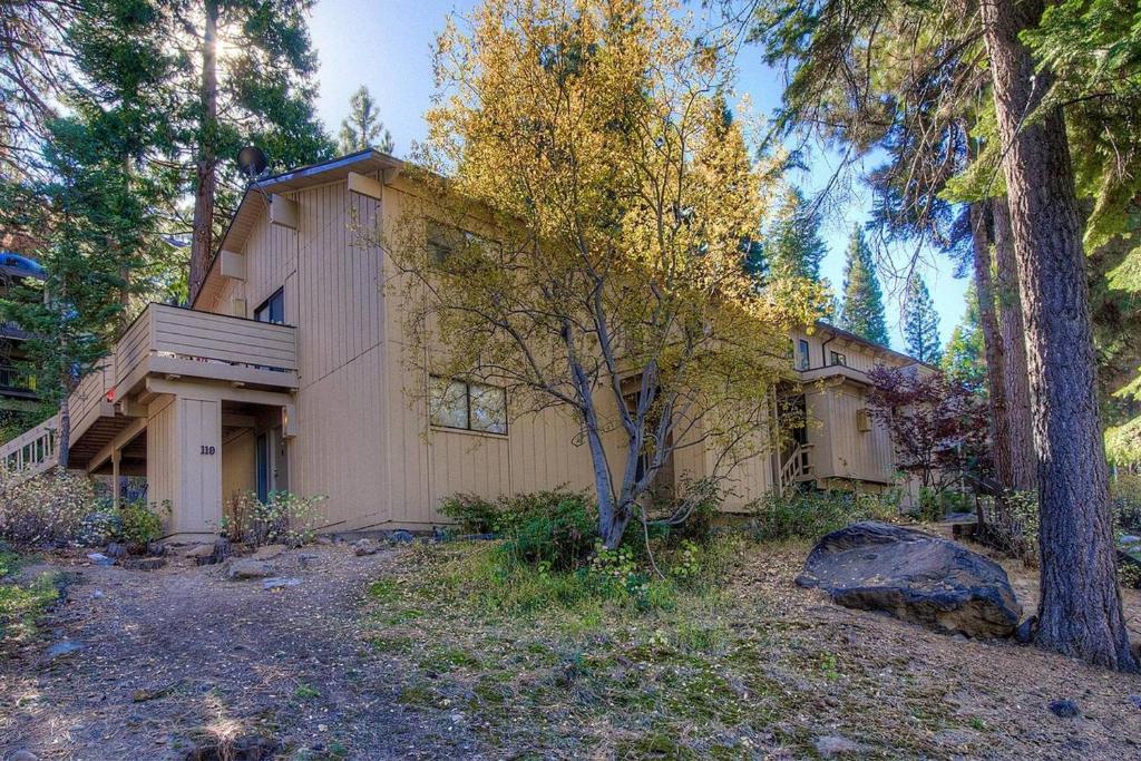 Sugar PIne by Lake Tahoe Accommodations - image 2