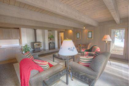Tumbleweed Pines by Lake Tahoe Accommodations - image 18
